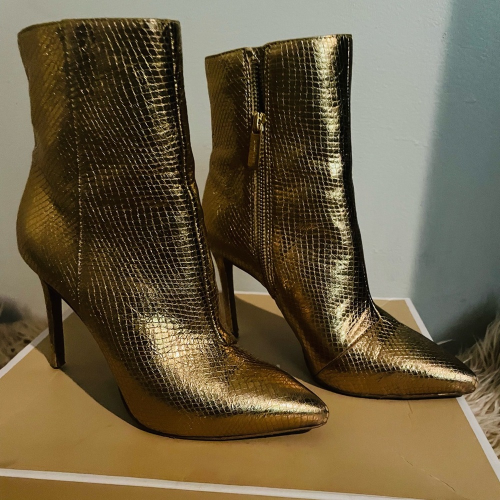 Michael Kors Gold Textured Heels